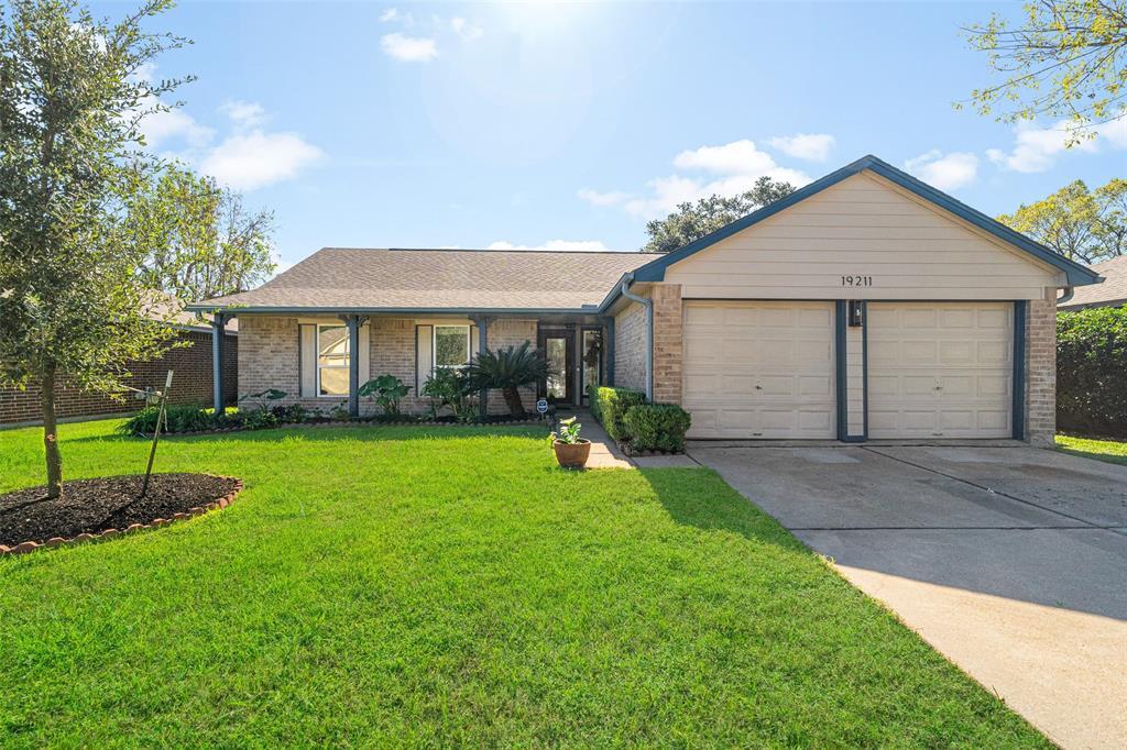 19211 Haystream Dr in Katy, TX - Building Photo