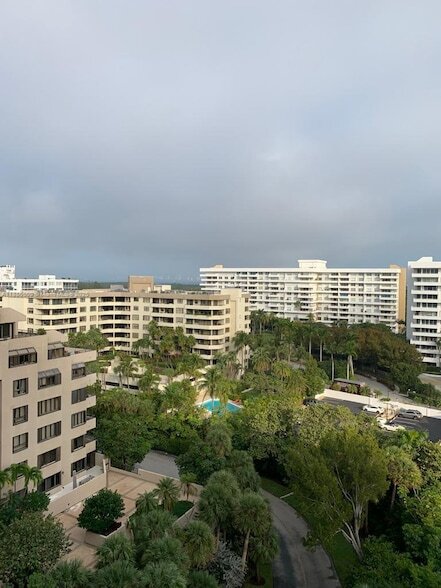251 Crandon Blvd, Unit 929 in Key Biscayne, FL - Building Photo