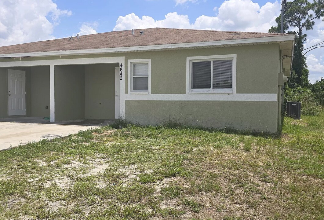 4642 Golfview Blvd in Lehigh Acres, FL - Building Photo