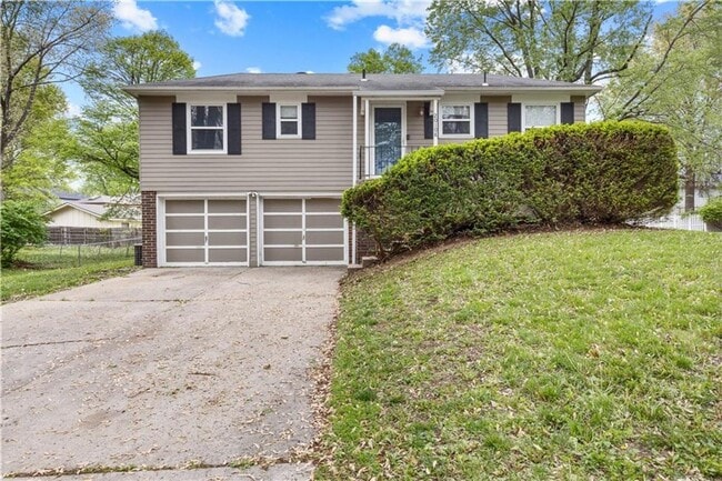 property at 20108 E Blue Mills Ct