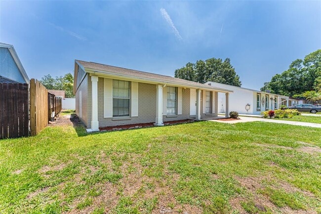 16017 Woodpine Dr in Tampa, FL - Building Photo - Building Photo