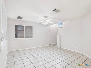 825 Sagewood Trail in San Marcos, TX - Foto de edificio - Building Photo