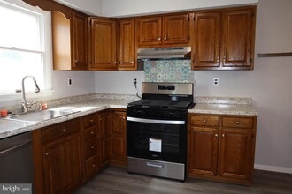 332 Bailey Ave in Maple Shade, NJ - Building Photo - Building Photo