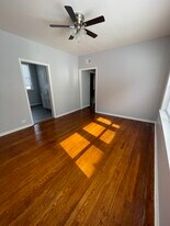 7912 S Bishop St, Unit 2F in Chicago, IL - Building Photo