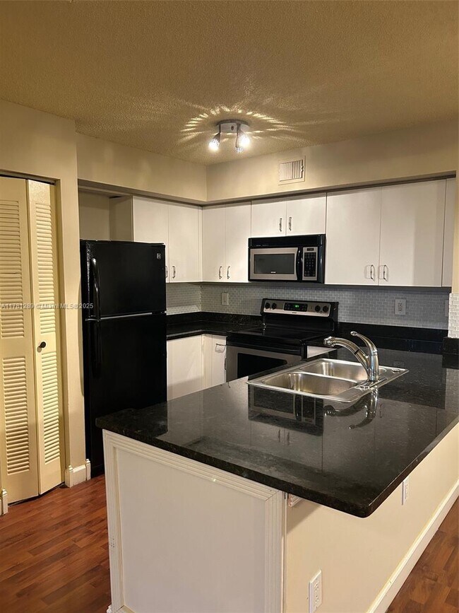 1707 Village Blvd in West Palm Beach, FL - Building Photo - Building Photo