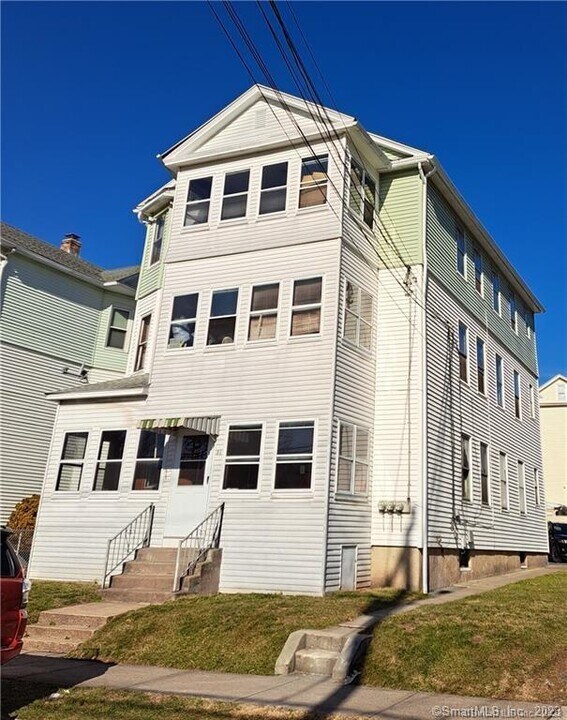 31 Miller St, Unit 1 in New Britain, CT - Building Photo