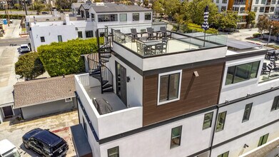 227 1st St in Huntington Beach, CA - Building Photo - Building Photo