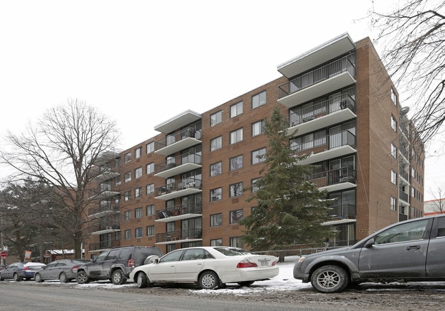 Bois-de-Boulogne Apartments in Montréal, QC - Building Photo - Building Photo