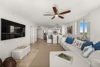 2011 N Ocean Blvd, Unit 705 in Fort Lauderdale, FL - Foto de edificio - Building Photo