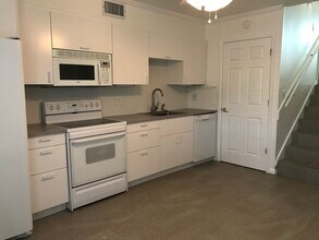 4511 W La Villa Ln in Tampa, FL - Building Photo - Building Photo