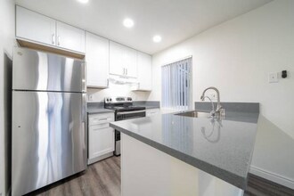 343 Autumn Dr in San Marcos, CA - Building Photo - Building Photo