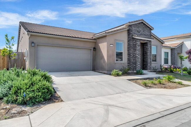 7153 E Harvard Ave in Fresno, CA - Building Photo - Building Photo