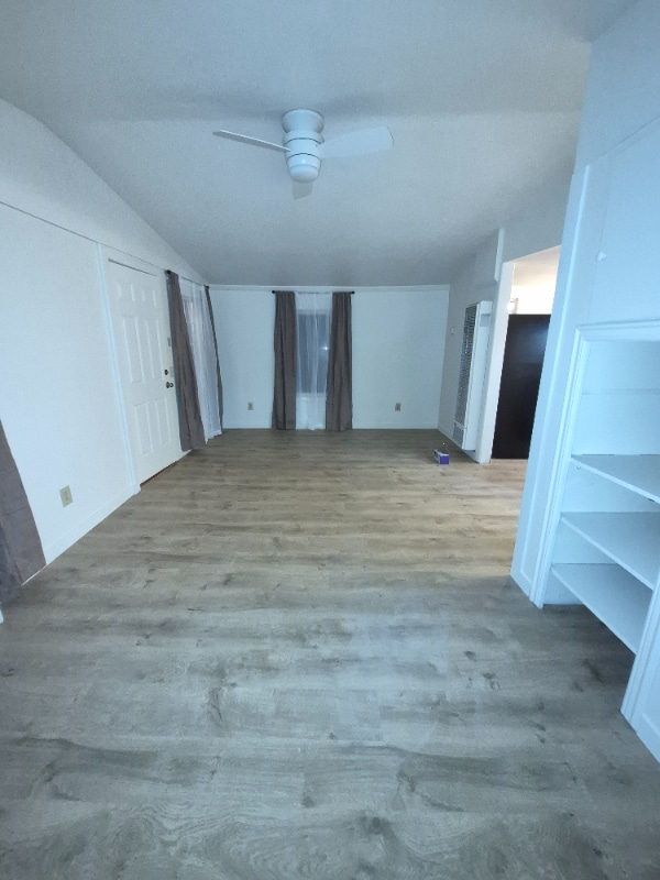 1250 NW Ellan St in Roseburg, OR - Foto de edificio - Building Photo