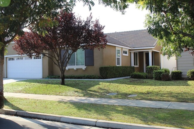 14705 Checkerbloom Dr in Bakersfield, CA - Building Photo - Building Photo