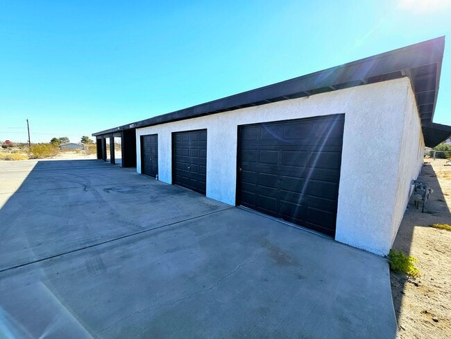 74077 Cactus Dr in Twentynine Palms, CA - Building Photo - Building Photo