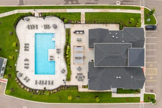 Seasons at North Aurora in North Aurora, IL - Foto de edificio - Building Photo