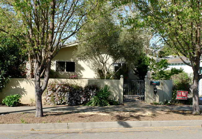 429 Tucker St in Healdsburg, CA - Building Photo - Building Photo