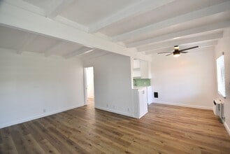 6125 Whitsett Ave, Unit 09 in Los Angeles, CA - Foto de edificio - Building Photo