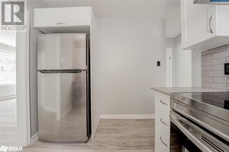 76 John St in Barrie, ON - Building Photo - Building Photo