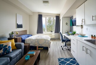 802 Academy Way in Kelowna, BC - Building Photo - Building Photo