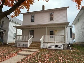 215 E Bloomington St in Iowa City, IA - Building Photo - Building Photo