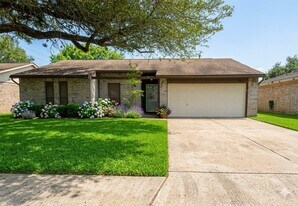 7646 Western Oak Ln in Houston, TX - Building Photo