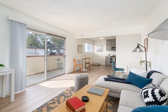 DEL CORONADO in Alameda, CA - Building Photo - Interior Photo