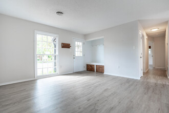 301 Lula Belle Ln NW in Fort Walton Beach, FL - Building Photo - Building Photo