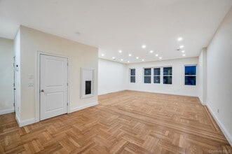 41-06 25th Ave in Queens, NY - Building Photo - Building Photo