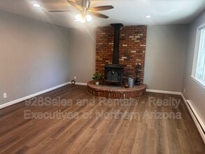 7815 Prairie Dog Ln in Flagstaff, AZ - Foto de edificio - Building Photo