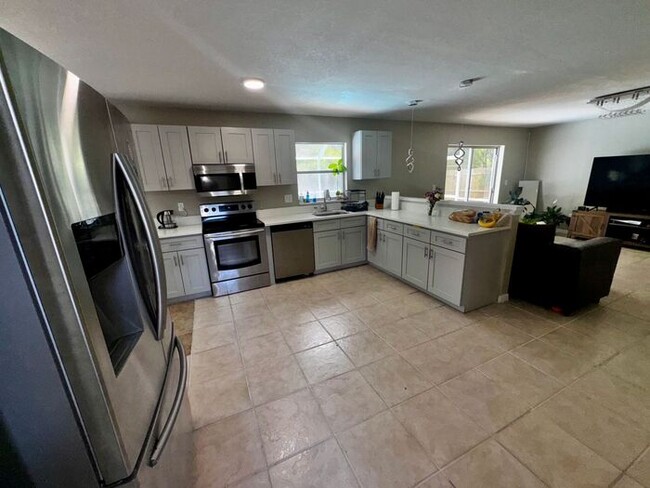 4703 Alexis Dr in Kissimmee, FL - Building Photo - Building Photo