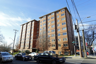 Center West in Seattle, WA - Building Photo - Building Photo