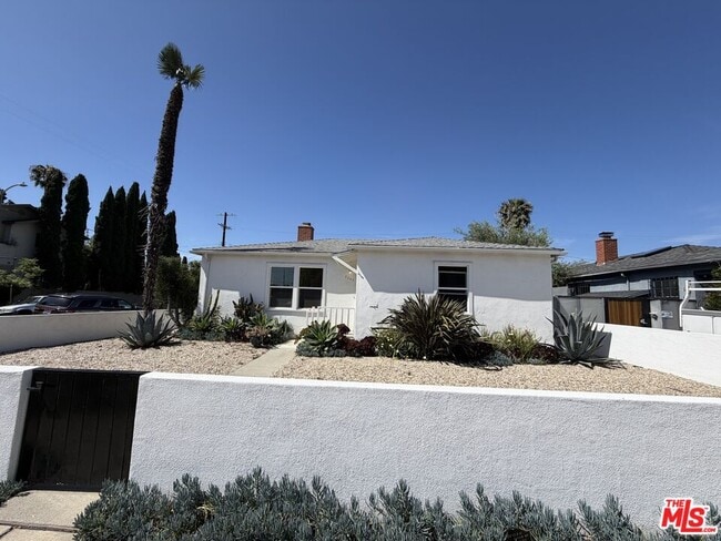 2045 Glencoe Ave in Los Angeles, CA - Building Photo - Building Photo