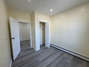 261 Manhattan Ave in Brooklyn, NY - Building Photo - Building Photo