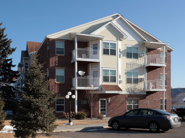 Goettens Grove Apartments in St. Cloud, MN - Building Photo - Building Photo