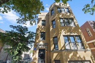 2524 W Superior St in Chicago, IL - Building Photo