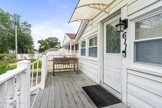 611 Parkside Ave in Toms River, NJ - Building Photo - Building Photo