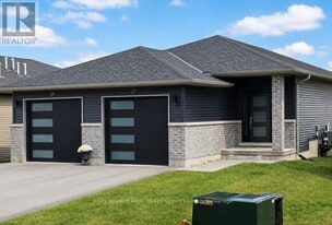 39 Dewal Pl in Belleville, ON - Building Photo