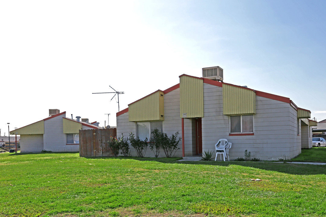 Firebaugh Family Apartments in Firebaugh, CA - Building Photo