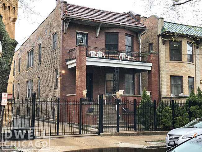 property at 930 W Gunnison St