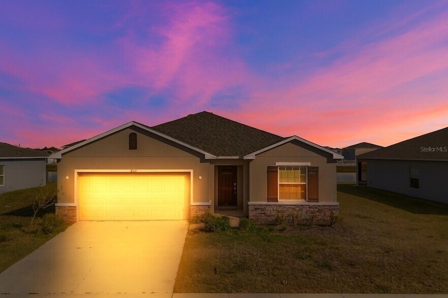 221 Aquamarine Ln in Kissimmee, FL - Building Photo