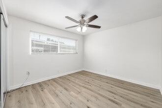 14119 Mulberry Dr. in Whittier, CA - Foto de edificio - Interior Photo