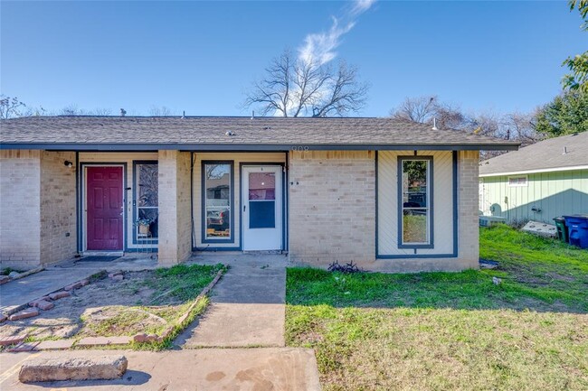 908 Bret Ln in Austin, TX - Foto de edificio - Building Photo