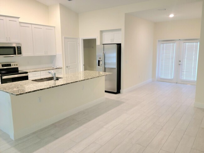 941 SW California Blvd in Port St. Lucie, FL - Building Photo - Building Photo