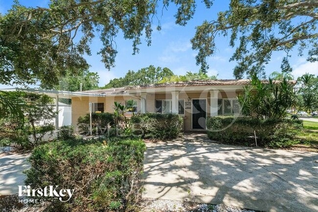 property at 525 55th Ave NE