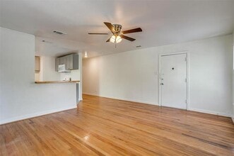 3645 E Washburn Ave in Fort Worth, TX - Foto de edificio - Building Photo