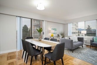 5976 Tisdall St in Vancouver, BC - Building Photo - Building Photo