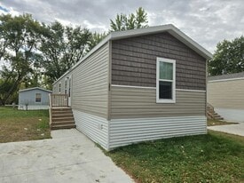 203 Karu Dr in Mankato, MN - Building Photo
