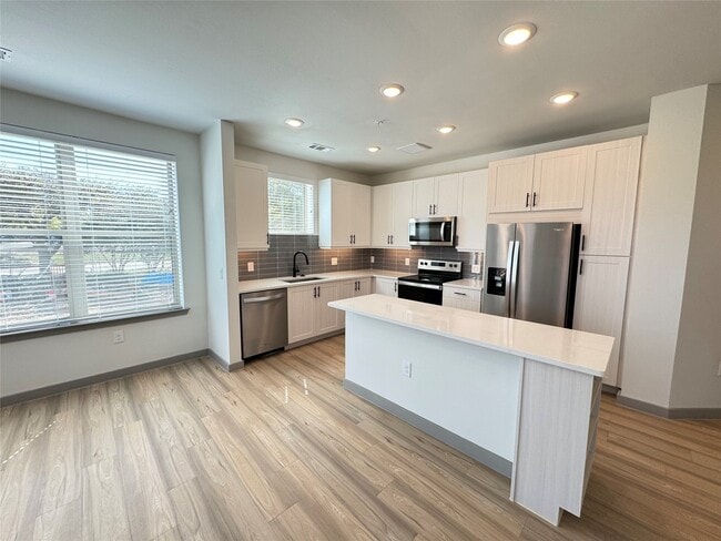 11604 Stonehollow Dr in Austin, TX - Building Photo - Building Photo