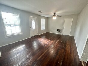 1008 Peak St in Denton, TX - Building Photo - Building Photo